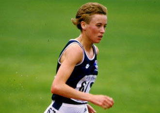 Liz_Lynch_winning_1986_Commonwealth_Games_gold_medal