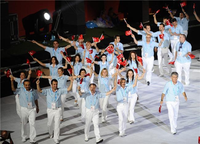 Turkey_athletes_marching_in_EYOF_Opening_Ceremony_July_24_2011