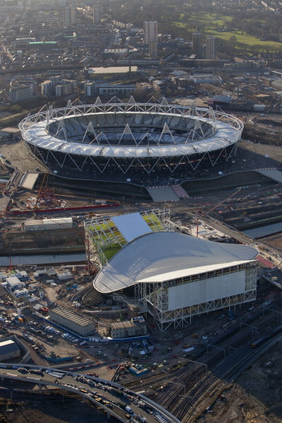 London_2012_Aquatics_Centre_with_Olympic_Stadium_in_background