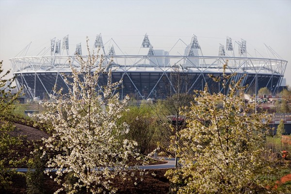 London_2012_Olympic_Stadium_in_spring