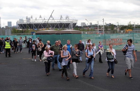 London_2012_basketball_arena_spectators_walking_to_venue