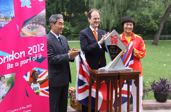 London_2012_countdown_clock_launched_in_Beijing_July_27_2011