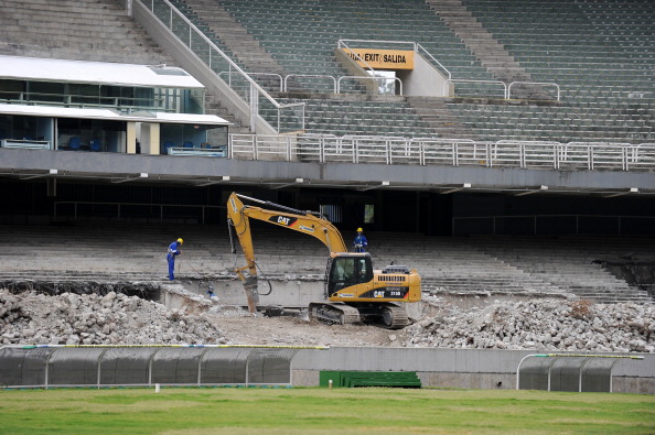 Maracan_Stadium_being_demolished_October_2010