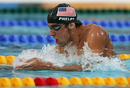 Michael_Phelps_swimming_in_Beijing
