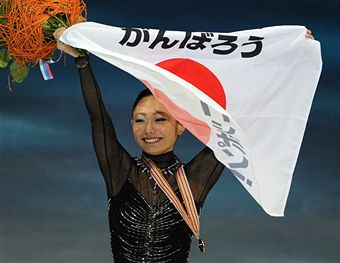 Miki_Ando_celebrates_with_Japanese_flag_World_Championships_Moscow_April_30_2011
