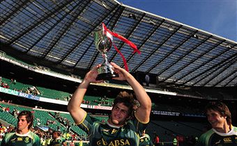 Neil_Powell_lifts_Emirates_London_Airlines_Sevents_trophy_May_22_2011