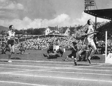 Sir_Roger_Bannister_wins_Miracle_Mile_Vancouver_1954