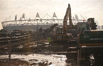 Olympic_Stadium_with_cranes_in_forefront_January_19_2011