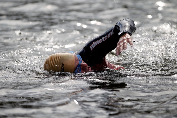 Open_water_swimming_in_Hyde_Parks_Serpentine_12-08-11