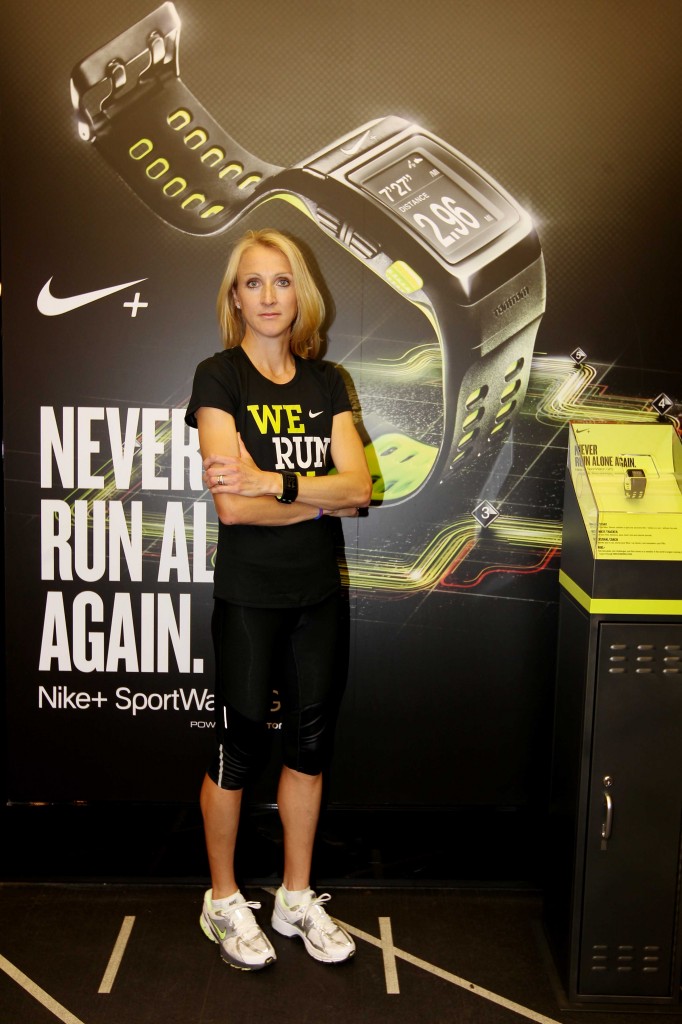 Paula_Radcliffe_in_front_of_giant_Nike_poster
