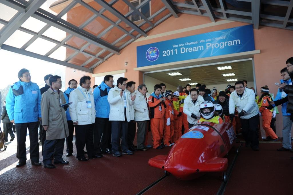 President_at_bobsleigh_track_Pyeongchang_February_15_2011
