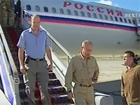 Prince_Albert_with_Vladimir_Putin_getting_off_plane_2007