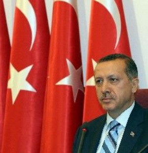 Recep_Tayyip_Erdogan_in_front_of_Turkey_flag