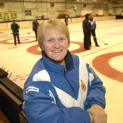 Rhona_Martin_by_curling_rink