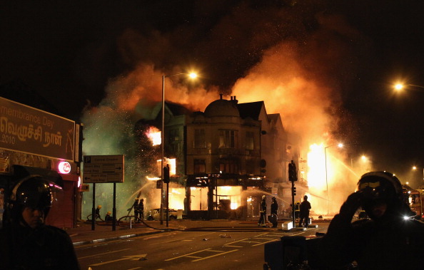 Riots_London_burning_building_August_8_2011