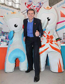 Roger_Black_with_mascots_Jan_26