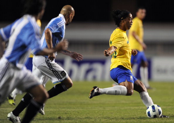 Ronaldinho_v_Argentina