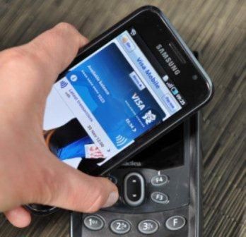 Samsung_phone_making_contactless_payment