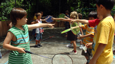 School_children_playing_badminton