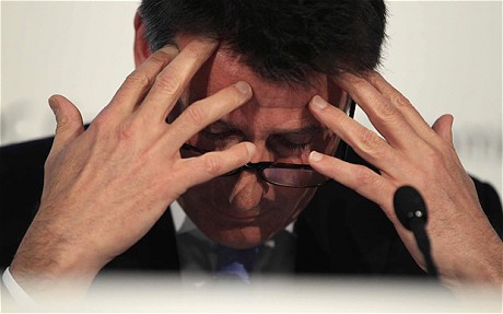 Sebastian_Coe_with_his_head_in_his_hands