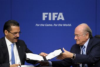 Sepp_Blatter_signs_agreement_with_Frank_Noble_at_Interpol_May_9_2011