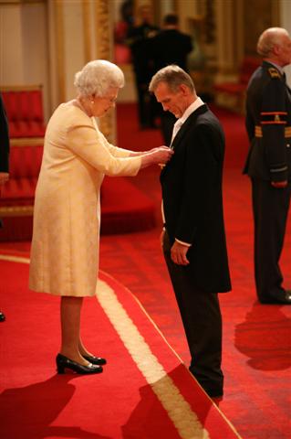 Shane_Sutton_receives_OBE_from_Queen_2_Small