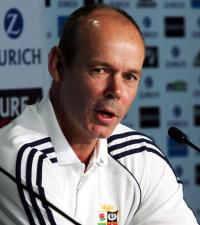 Sir_Clive_Woodward_head_and_shoulders
