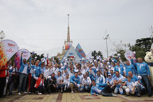 Sochi_2014_team_in_front_of_countdown_clock_May_14_2011