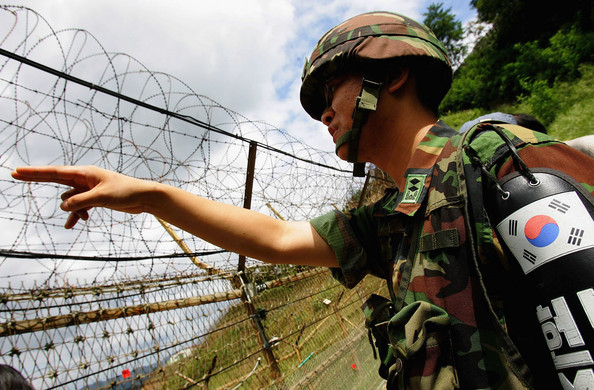South_Korean_soldier_in_demilitarised_zone
