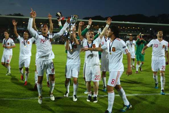 Spain_celebrate_under_21_championship_win