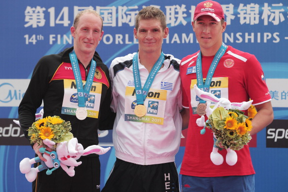 Spyros_Gianniotis_receiving_gold_medal_World_Championships_Shanghai_July_20_2011
