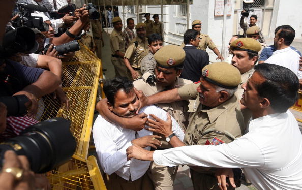 Suresh_Kalmadi_attacker_arrested_by_police_April_26_2011