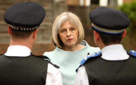 Theresa_May_with_policemen