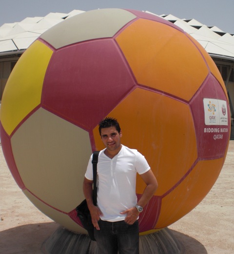 Tom_Degun_in_front_of_ball_Doha_May_2011