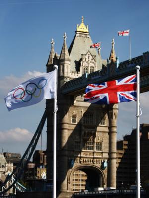 Tower_Bridge_with_flags