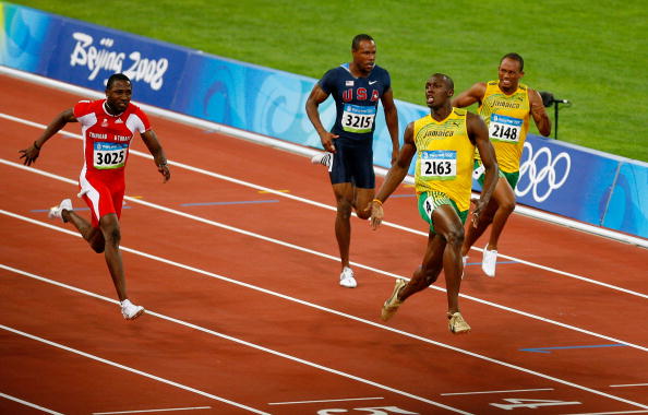 Usain_Bolt_celebrating_before_crossing_line_when_winning_100m_Beijing_2008