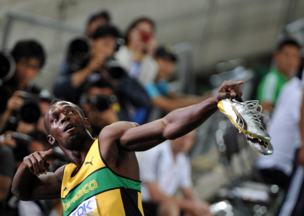Usain_Bolt_does_lighting_bolt_after_200m_semi_World_Championships_Daegu_September_2_2011