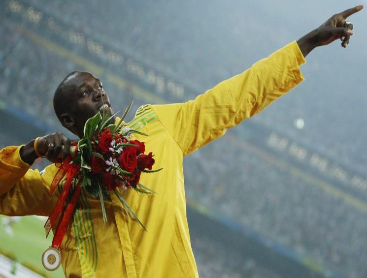 Usain_Bolt_with_flowers_Beijing_2008