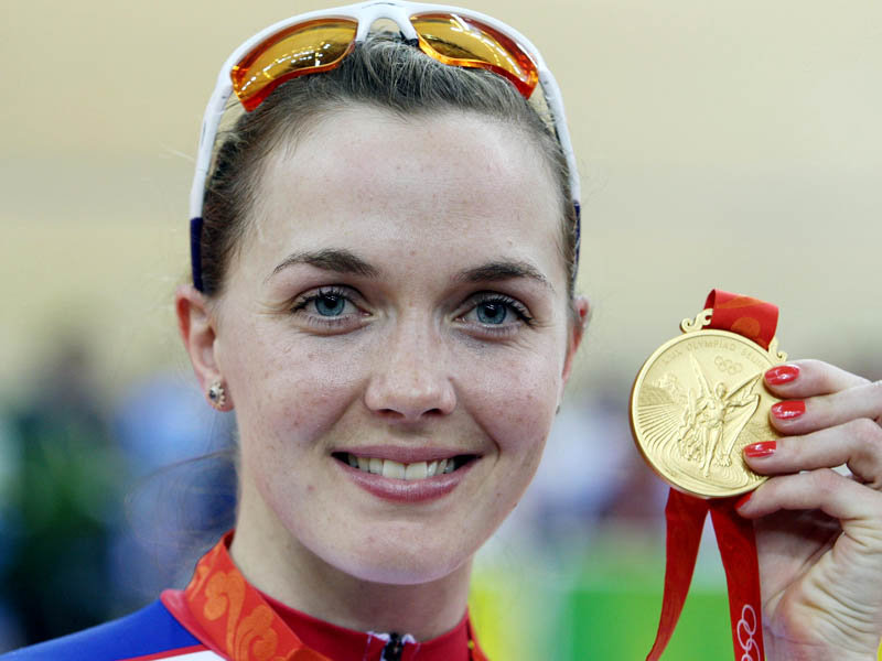 Victoria_Pendleton_with_gold_medal_in_Beijing_2008