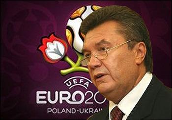 Viktor_Yanukovych_in_front_of_Euro_2022_logo