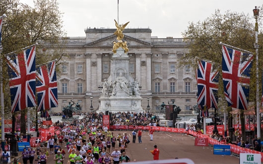 Virgin_London_Marathon_in_front_of_Buckingham_Palace
