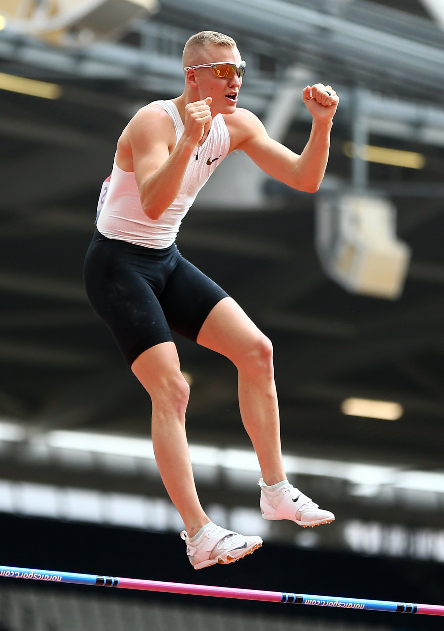  Sam Kendricks of the United States, the pole vault world champion, was in festive mode after being the only one to cross 5.92m at the IAAF Diamond League in London © Getty Images [19659020] Sam Kendricks of the United States, pole vault world champion, was in contention after being the only one to break the 5.92m mark in London. © Getty Images [19659021] There was a popular winner in the women's long jump, as Briton Shara Proctor produced an impressive series in which five of his six efforts were beyond 6.80m, his best one 6.91m was pretty to defeat compatriot Lorraine Ugen, whose second place in Ugen means that she remains at the top of the IAAF Diamond League standings. </p>
<p>  American Paul Chelimo won a first victory in an IAAF Diamond League race, moving away from Ethiopian Yomif Kejelcha to win men's Kejelcha's [ismovedforwardtothebellbuttheOlympicsilvermedalistfollowedhimbeforeconsolidatinghisleadandcrossingthefirstin13min1401sec</p>
<p>  In opening Diamond discipline on the track, America's Shamier Janieve Russell, of Little, and Jamaican, resumed his duel against Lausanne at 400m hurdles </p>
<p>  Dalilah Muhammad, US Olympic champion, crossed the first 200m, but Little and Russell placed first. A slight advantage but, as in Switzerland, Little showed tremendous strength through the last barrier and dominated with a dive, winning by 0.01 seconds in 53.95. </p>
<p>  One year after his record-breaking one-mile performance, Briton Tom Bosworth was a world best in the men's 3,000-meter race of 10: 43.9. </p>
</p></div>
<p><script>  (function (d, s, id) {
var js, fjs = d.getElementsByTagName (s) [0];
if (d.getElementById (id)) returns;
js = d.createElement (s); js.id = id;
js.src = "http://connect.facebook.net/en_GB/all.js#xfbml=1";
fjs.parentNode.insertBefore (js, fjs);
} (document, 'script', 'facebook-jssdk')); </script></pre>
</pre>
[ad_2]
<br /><a href=