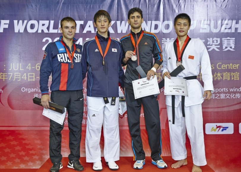 Dae-hoon Lee (second left) celebrates gold at last year's WTF Grand Prix event in Suzhou ©WTF
