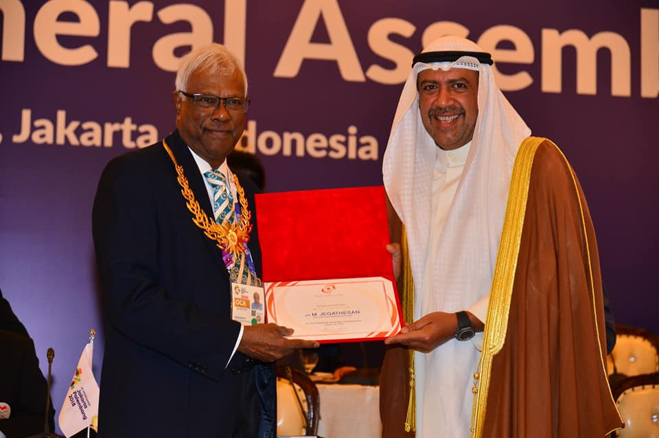 Malaysia's Mani Jegathesan, pictured here with OCA President Sheikh Ahmad Al-Fahad Al-Sabah, currently chairs the Medical Committee ©OCA