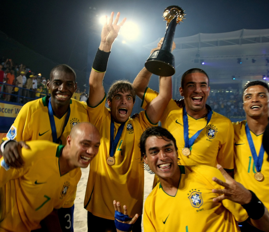 Сборная бразилии чемпионы сколько раз. Сборная Бразилии по пляжному футболу. Бразилия чемпион 2002.