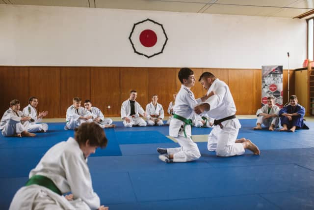 Olympic gold medallist Ishii leads judo class for disabled children in Zagreb