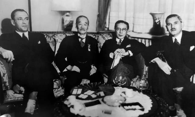 Kano (second from the left) discussing judo's future with E. Rawlings, UK Embassy, Baron Okura Kishiro and Alexander Nagai in Berlin, 1936. The three men established a judo-jujutsu club at Trinity College, Cambridge University in 1906. Nagai played a role in helping Jews to escape Nazi persecution (© The Kodokan Institute)