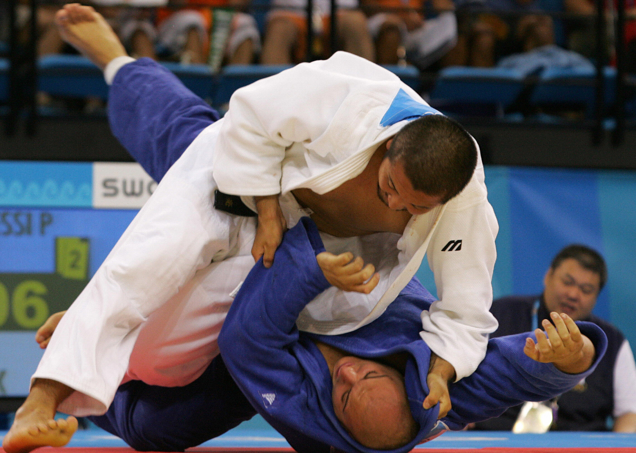Japan's Keiji Suziki (top) fights against Italian Paolo Bianchessi during the +100 kg judo competiton at the 2004 Olympic Games in Athens 20 August 2004 ©Getty Images