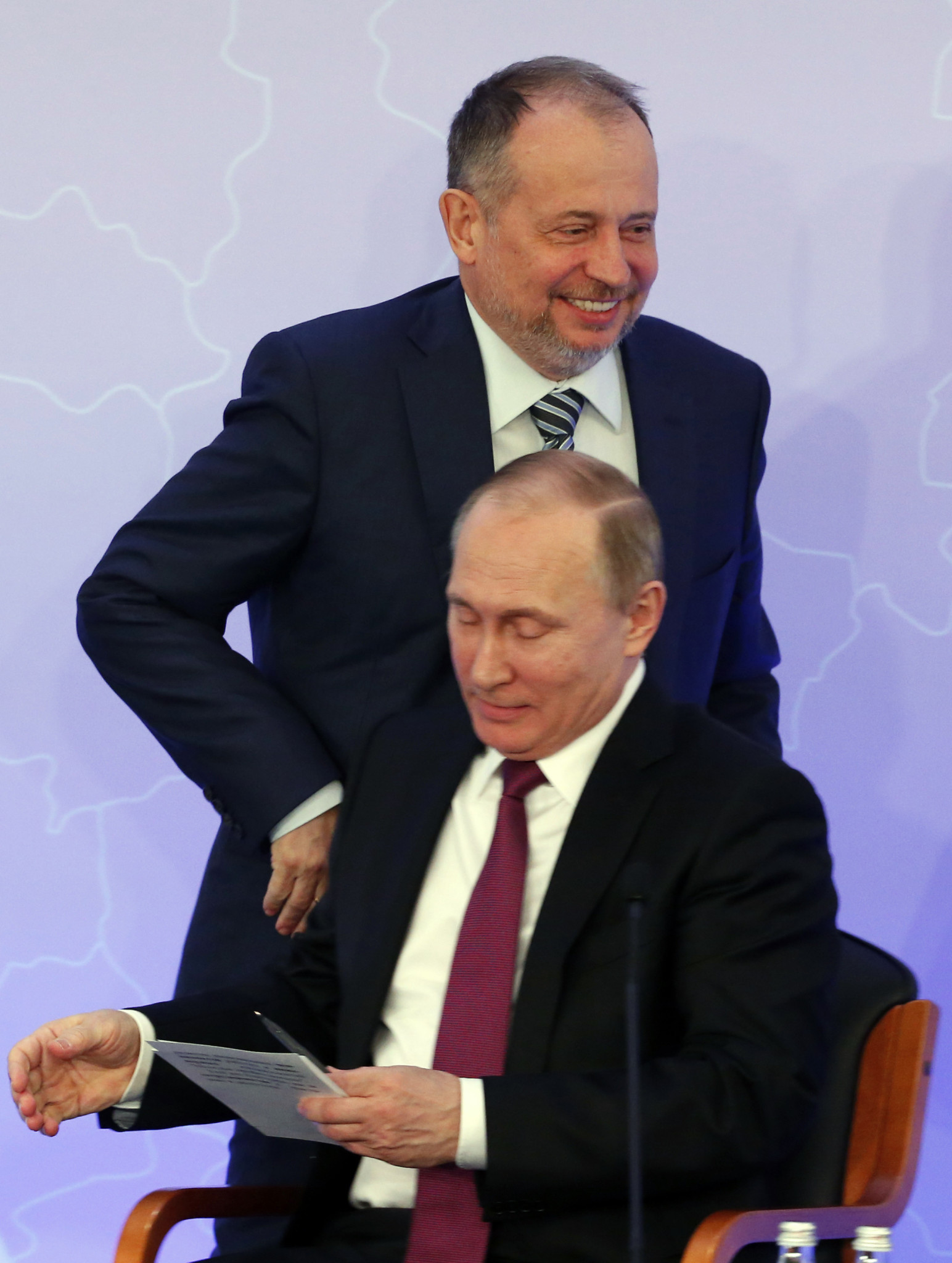 Vladimir Lisin, seen here behind Russian President Vladimir Putin, won the ISSF Presidency ©Getty Images