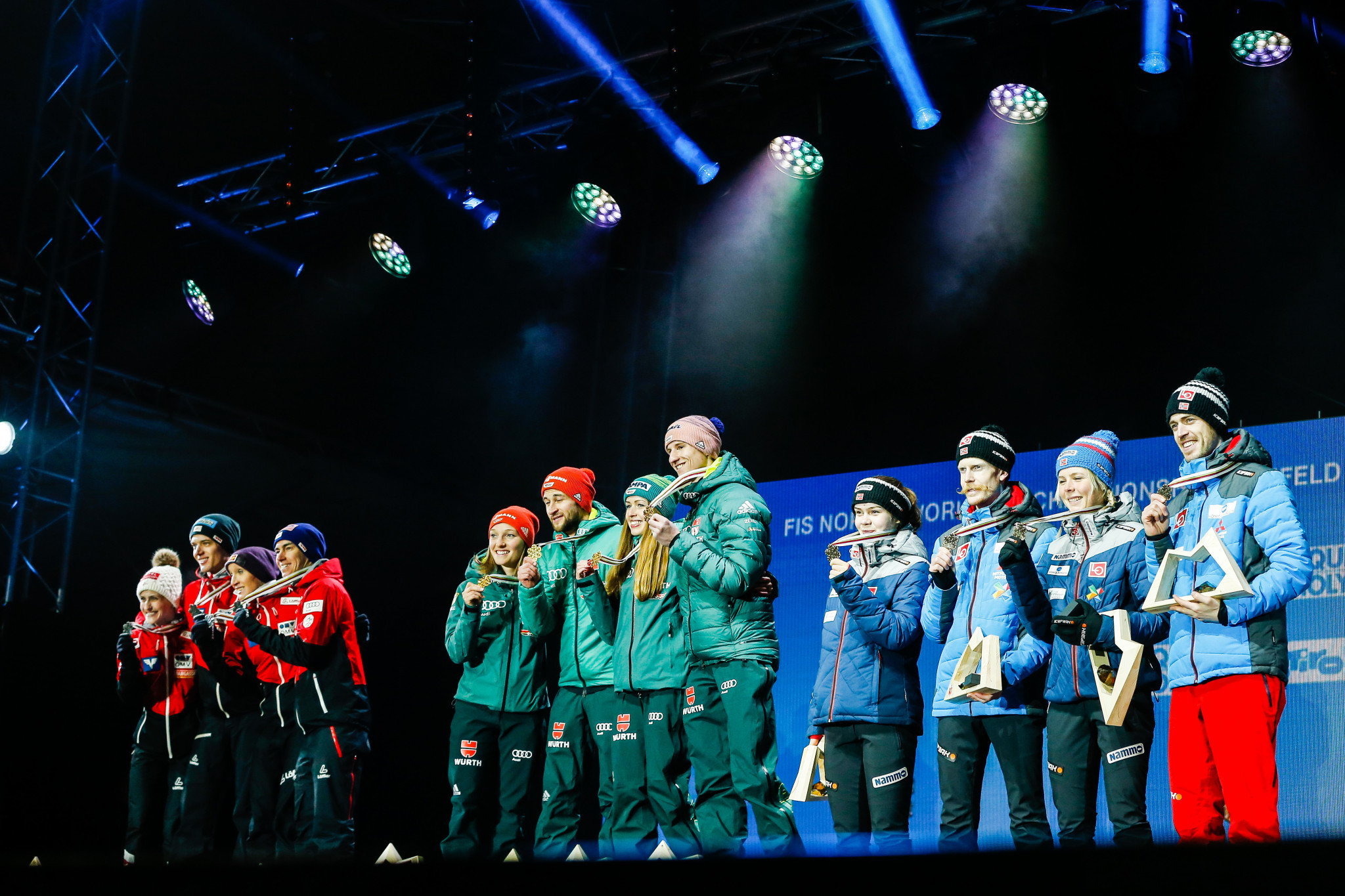La toute première épreuve conjointe de la Coupe du monde de saut à ski FIS masculine et féminine est prévue à Rasnov du 18 au 20 février, avec une épreuve par équipes mixtes qui figurera au programme © Getty Images
